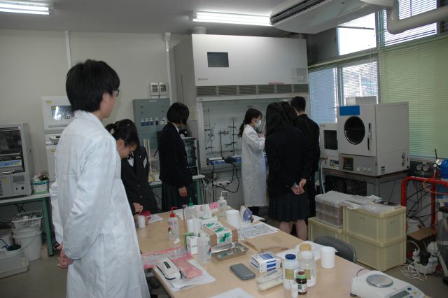 http://www.chem.yamanashi.ac.jp/taiken/30/10.jpg